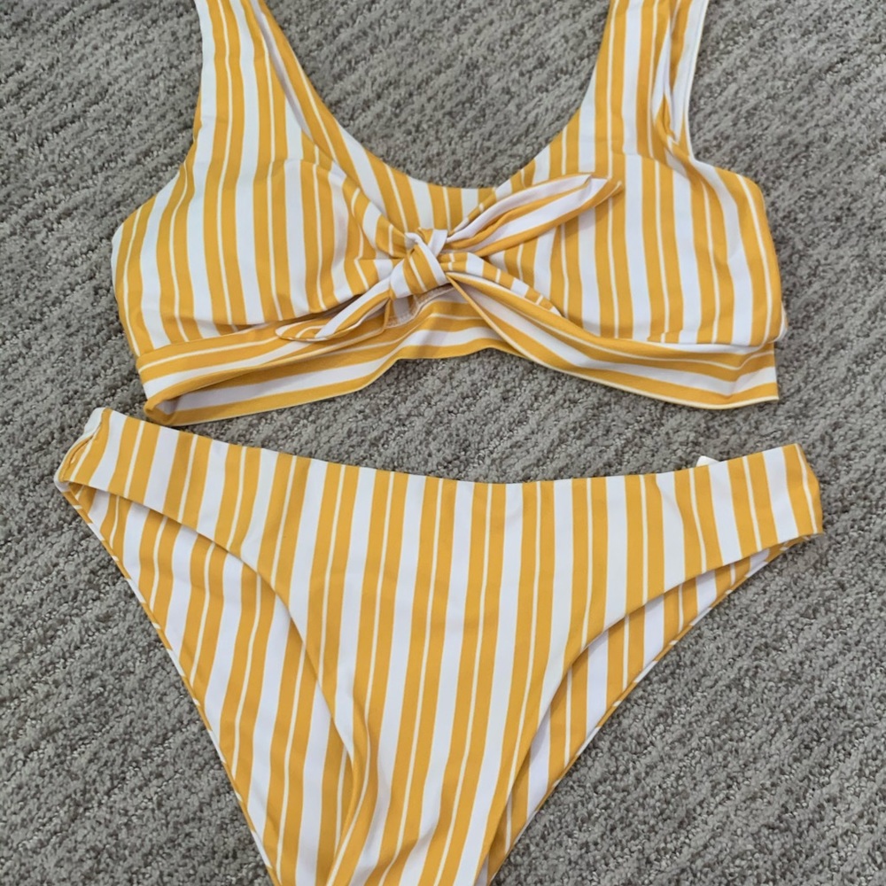 very cute yellow striped bikini set